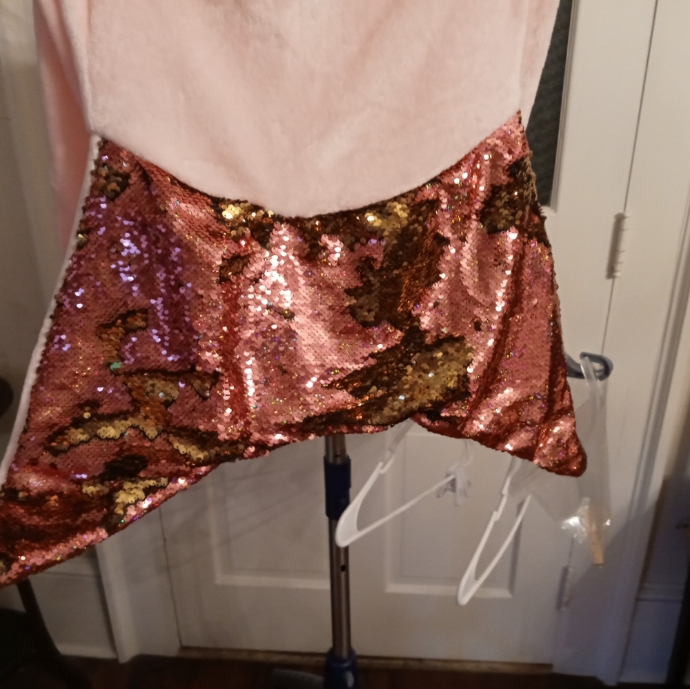 Mermaid blanket w/ flip sequins. NWT